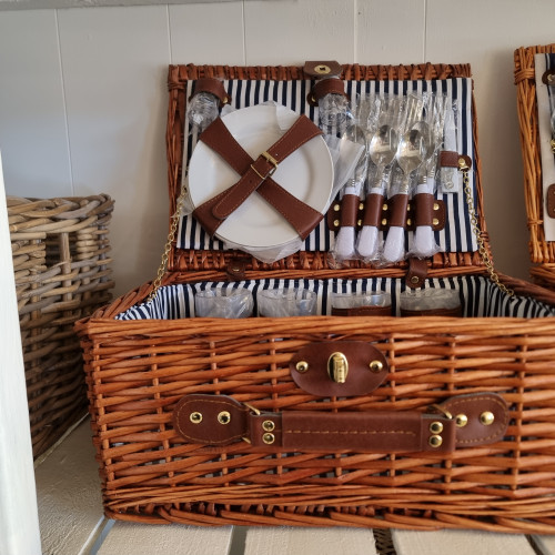 Photograph of Willow Brown 4 Person Picnic Basket